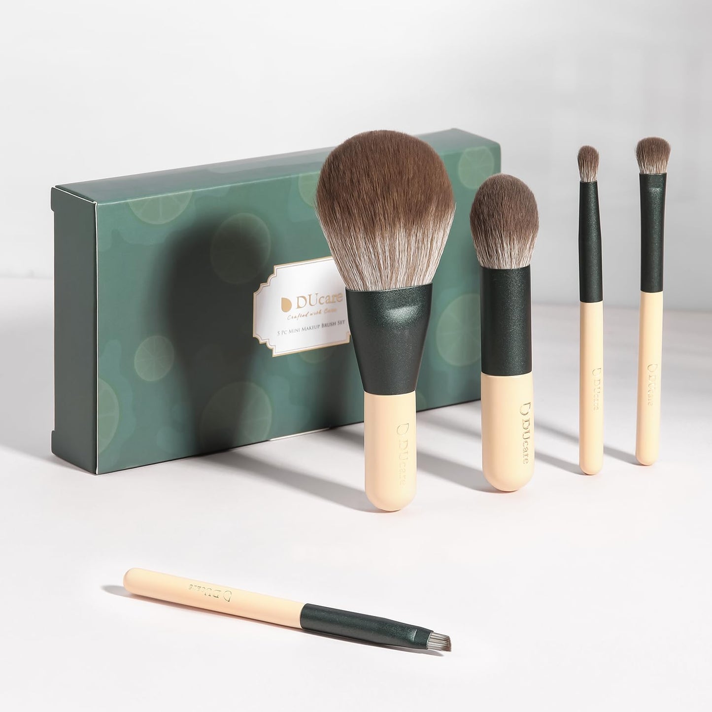 DUcare Travel Makeup Brushes Set with Bag,5PCS Portable Mini Cosmetic Brushes Kit for Powder,Blush,Foundation, Eyeshadow, Tapered Kabuki Coverage Mineral Bronzer Buffing Brush Green