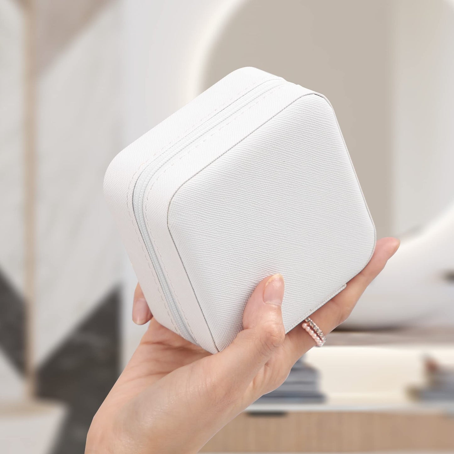 XZUZ Small Travel Jewelry Box With Mirror, Portable Jewelry organizer Display Storage Box for Earrings Rings Necklaces, Jewelry ase for female Girls (White 2pcs).