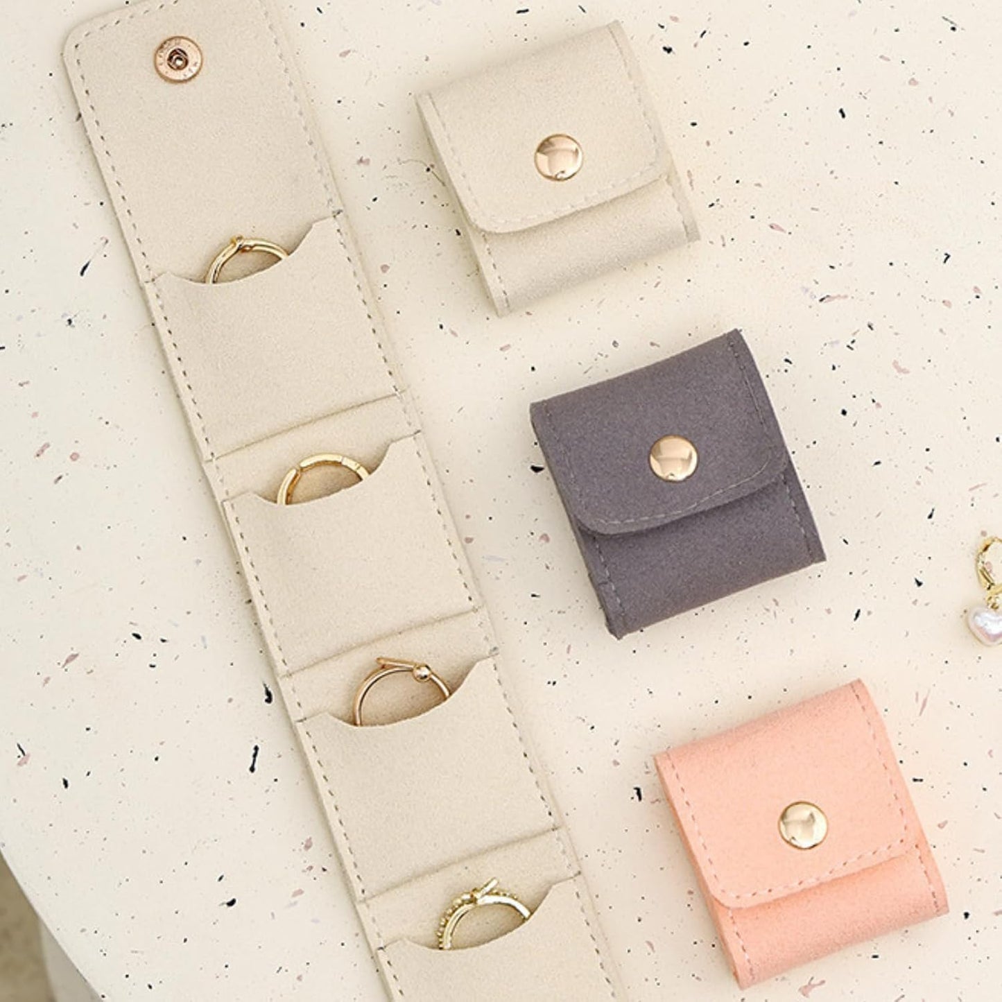 Yiishuiil 3pcs Mini Travel Jewelry Bag, Jewelry Storage Box, Portable Foldable Travel Jewelry Storage Box (with Buckle), Small Jewelry Box for Earrings, Rings and Necklaces (Off-white, Gray, Pink)