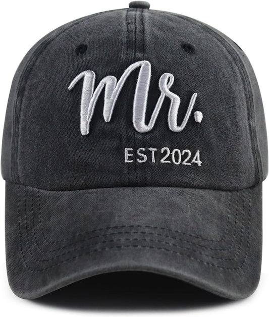 Mr and Mrs Gifts 2024 - Funny Bride Groom Couples Hat, Adjustable Embroidered Matching Baseball Cap for Newlywed Honeymoon, Christmas, Birthday, Wedding, Engagement - Wife Husband Gift