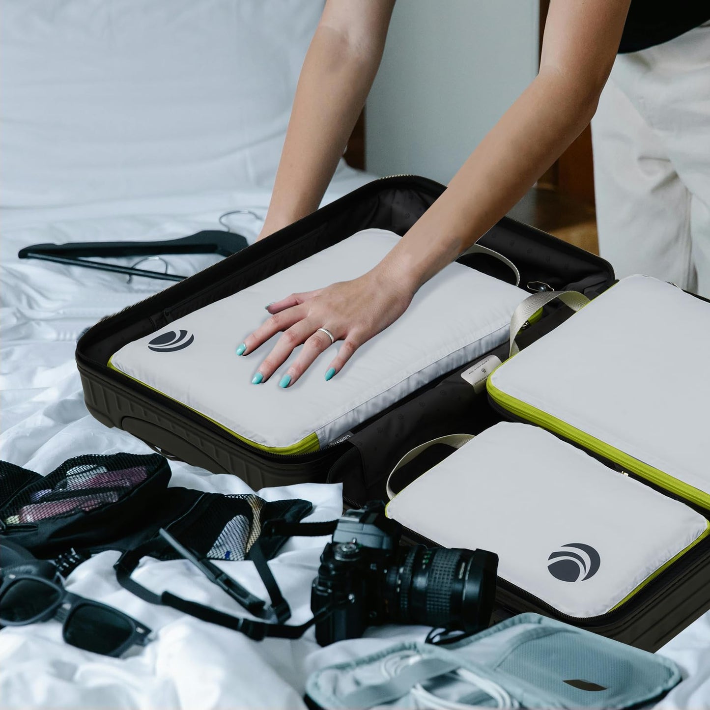 Cipway Compression Packing Cubes, Ultralight Luggage Organizer Bags, Travel Essentials for Carry on Suitcase (3 Piece,White)