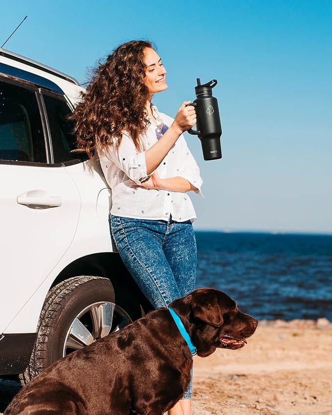 BUZIO Insulated Water Bottle with Handle & Flip Straw, 40oz Metal Travel Tumbler Fits in Cup Holders, Dishwasher Safe Leakproof Reusable Sport Mug, Gift for Women & Men, Keep Cold for 48hrs, Black