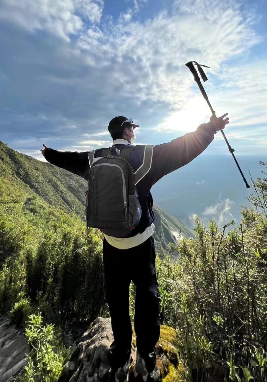 Gagashoo Ultra Lightweight-Packable-Hiking-Backpack Small Foldable Travel Camping Daypack Casual Outdoor Water-resistant 25L Backpacks (Black)