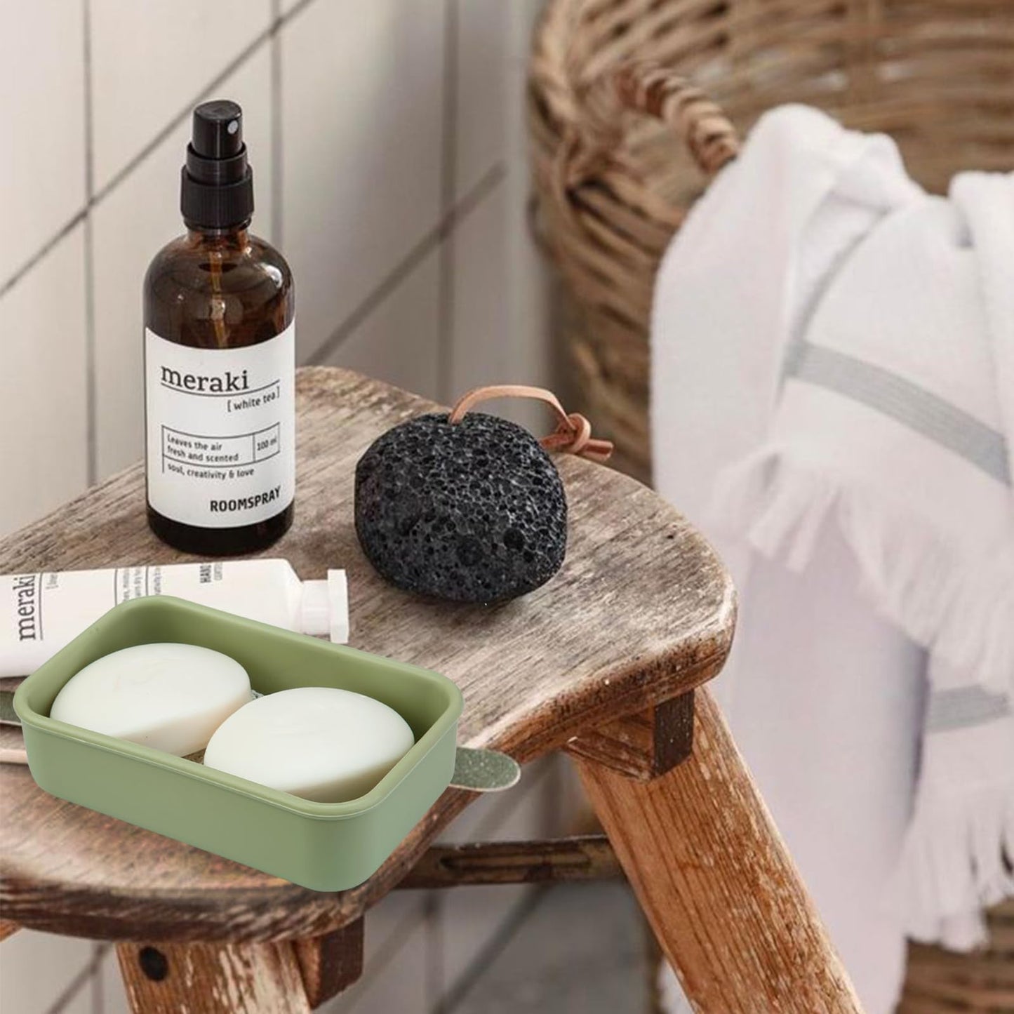 TITATI Large Travel Soap Case, Silicone Soap Holder with Drainage Tray, Portable Shampoo Bar Case for Shower, Camp, Gym (Pea Green)