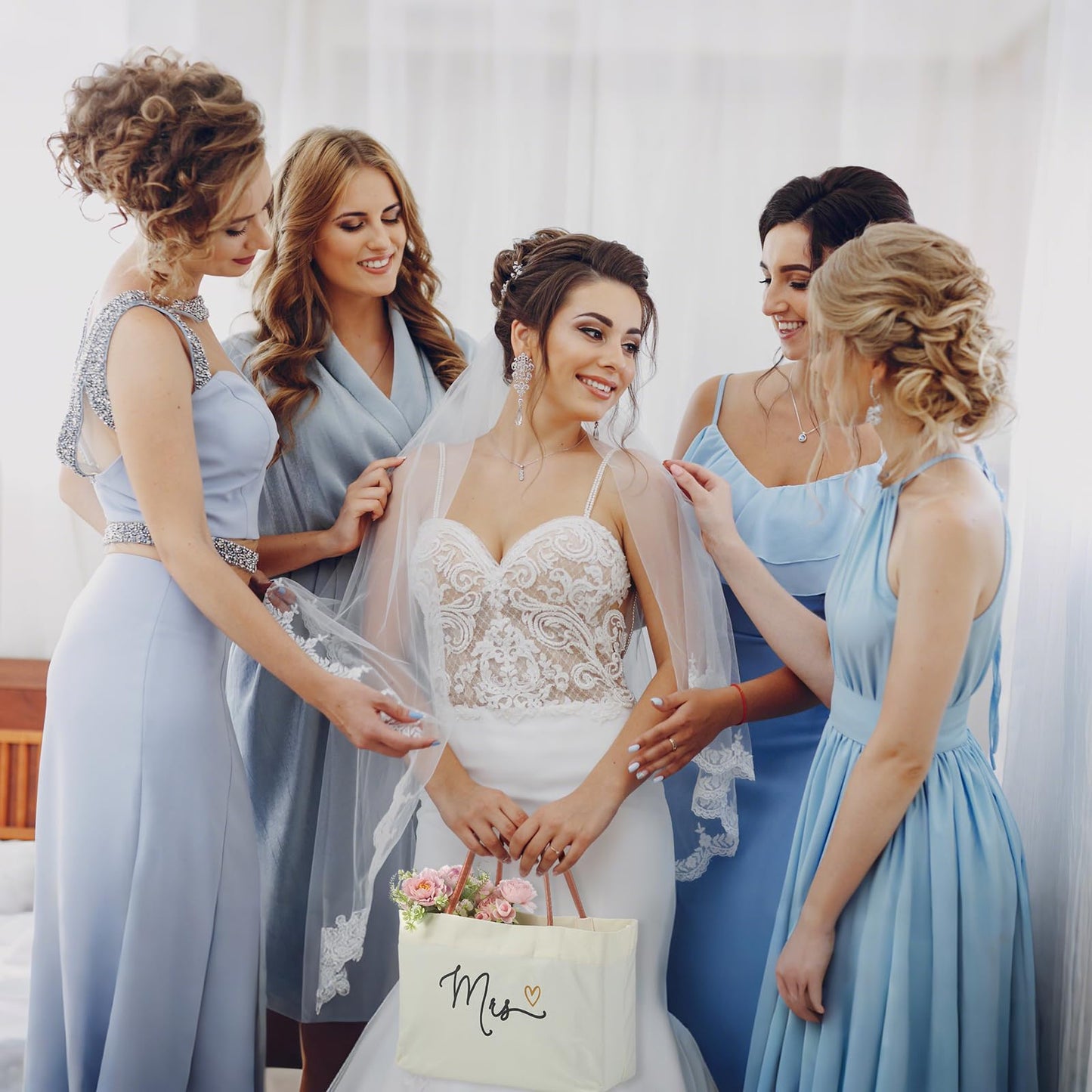 Reallnaive 2 Pcs The Mrs Tumbler & Tote Bag Gift Set, Mrs 2025 Bride Gifts 17 oz Stainless Steel Bridal Tumbler with Lid & Straw, Large Bridal Travel Totes for Women Bride Gifts, Wedding, Engagements