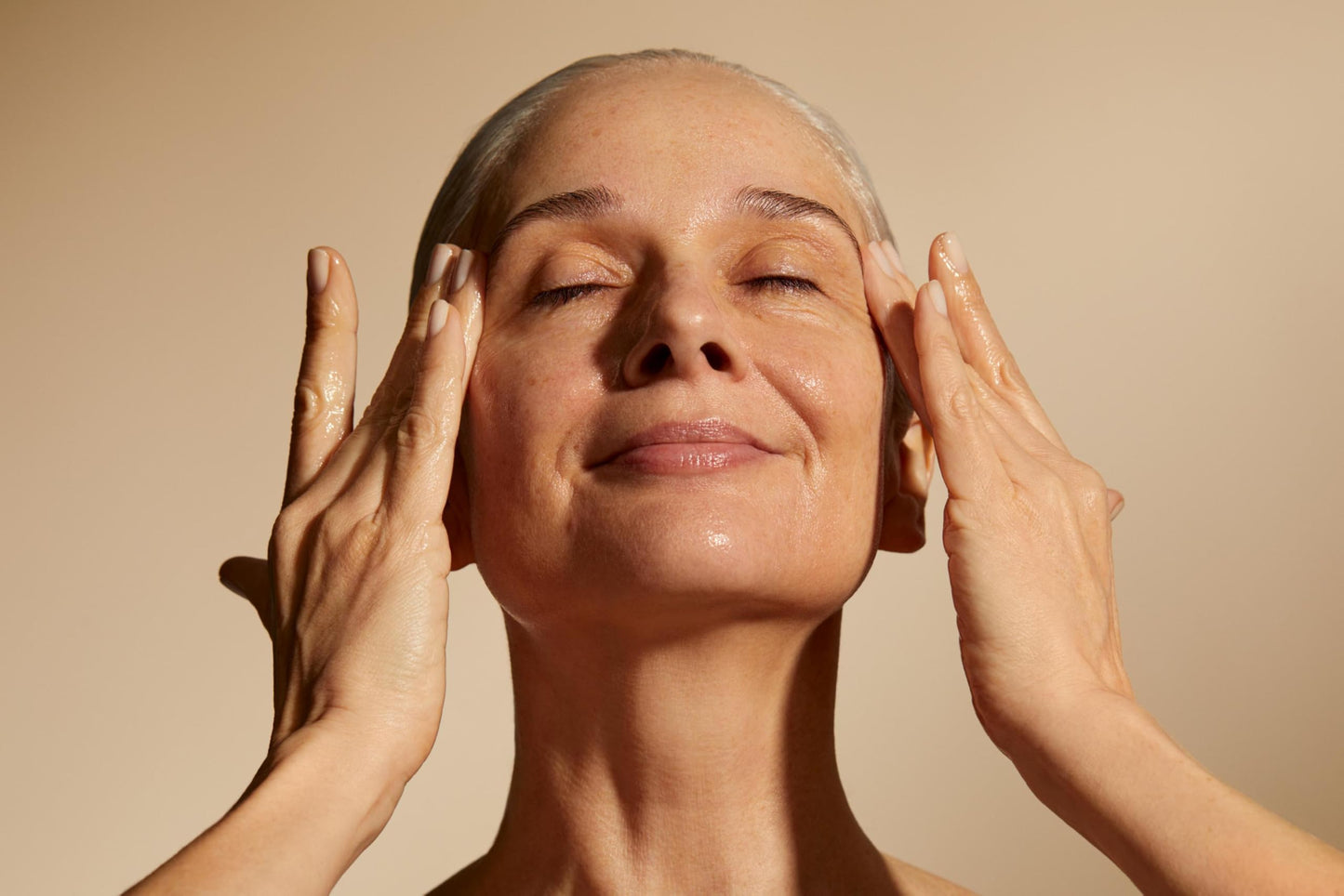 Aromatherapy Associates Deep Relax Roller Ball. Premium Blend of Vetivert, Chamomile and Sandalwood Essential Oils to Relax and Calm on The Go (0.34 fl oz)