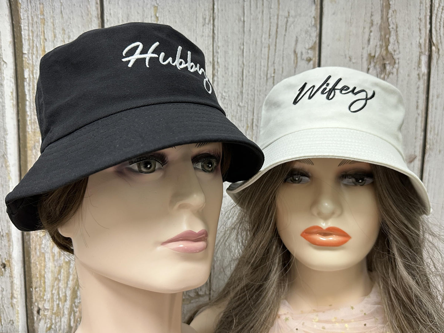 Enodtter Embroidered Hubby Wifey Bucket Hats, Black & White Summer Beach Hats for Couples Just Married, Gifts for Newlywed Honeymoon Wedding
