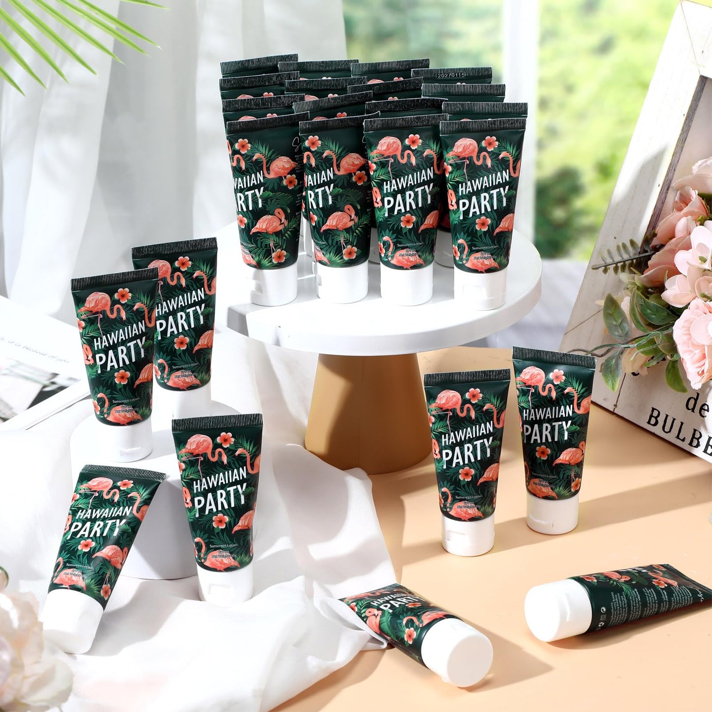 Dansib 24 Pcs Mini Sunscreen Bulk for Summer Wedding Party Spf 30 Water Resistant Sunscreen Lotion Bulk 1oz Travel Size for Thank You Gifts Wedding Party Supplies(White Cream,Flamingo)