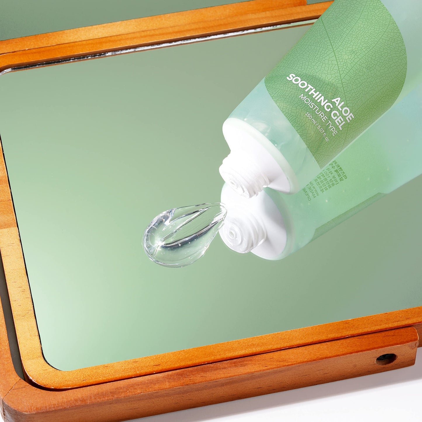 IsNtree Aloe Soothing Gel, Moisture 150ml, 5.07 fl.oz | Aloe vera 80% | Comforts sensitive skin | Refreshes & Hydrates the skin