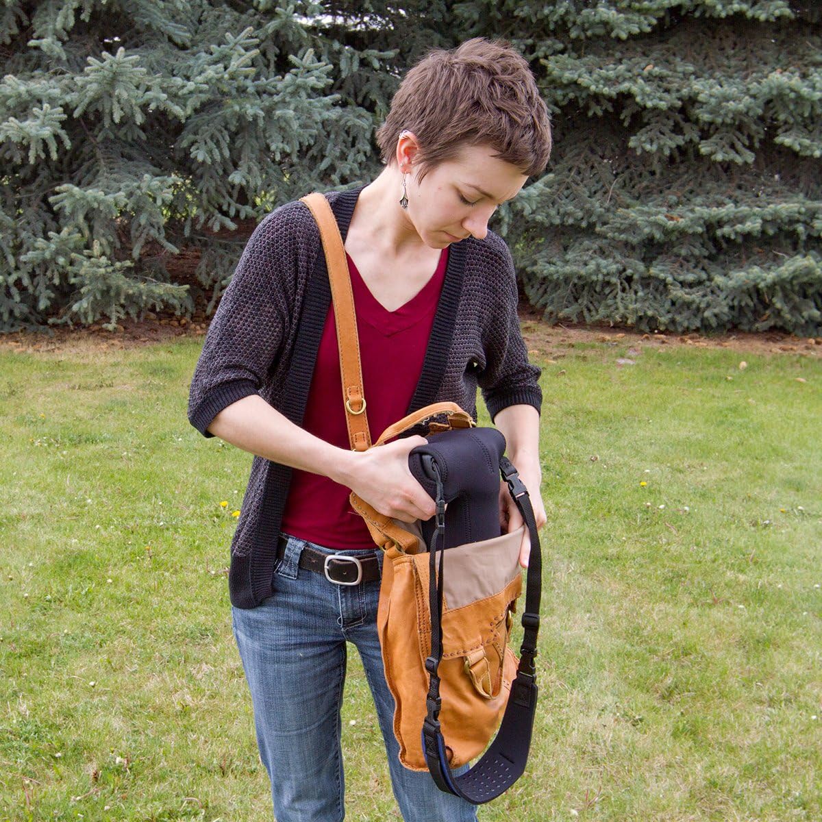 OP/TECH USA Soft Pouch – Compact digital camera case, lightweight accessories pouch, sleek neoprene sleeve for DSLR, perfect for backpacks & travel – durable protection in style | D-SLR| Black