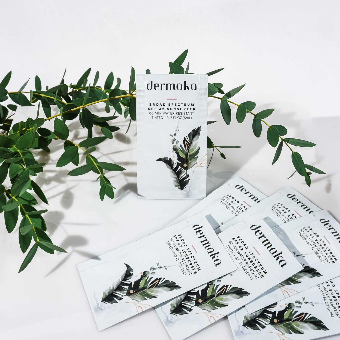 Mineral Tinted Sunscreen SPF 42 for Face – 5ml 25 Packets with Zinc Oxide & Titanium Dioxide – Water Resistant 80 Min – Moisturizes & Soothes – Beach Must Haves, Travel Essentials, Party Favor