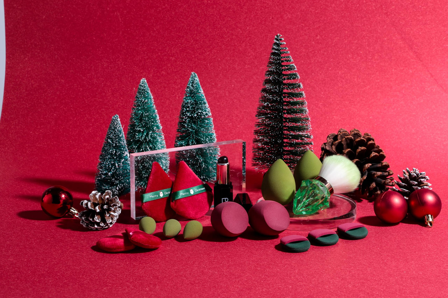 BS-MALL 14 Pcs Portable Makeup Sponge Set With Diamond-shaped Kabuki Powder Brush - Beauty Blender Sponge, Triangle Puff And Multi-functional Sponges For Liquid, Cream,With Travel Case (Green Red)