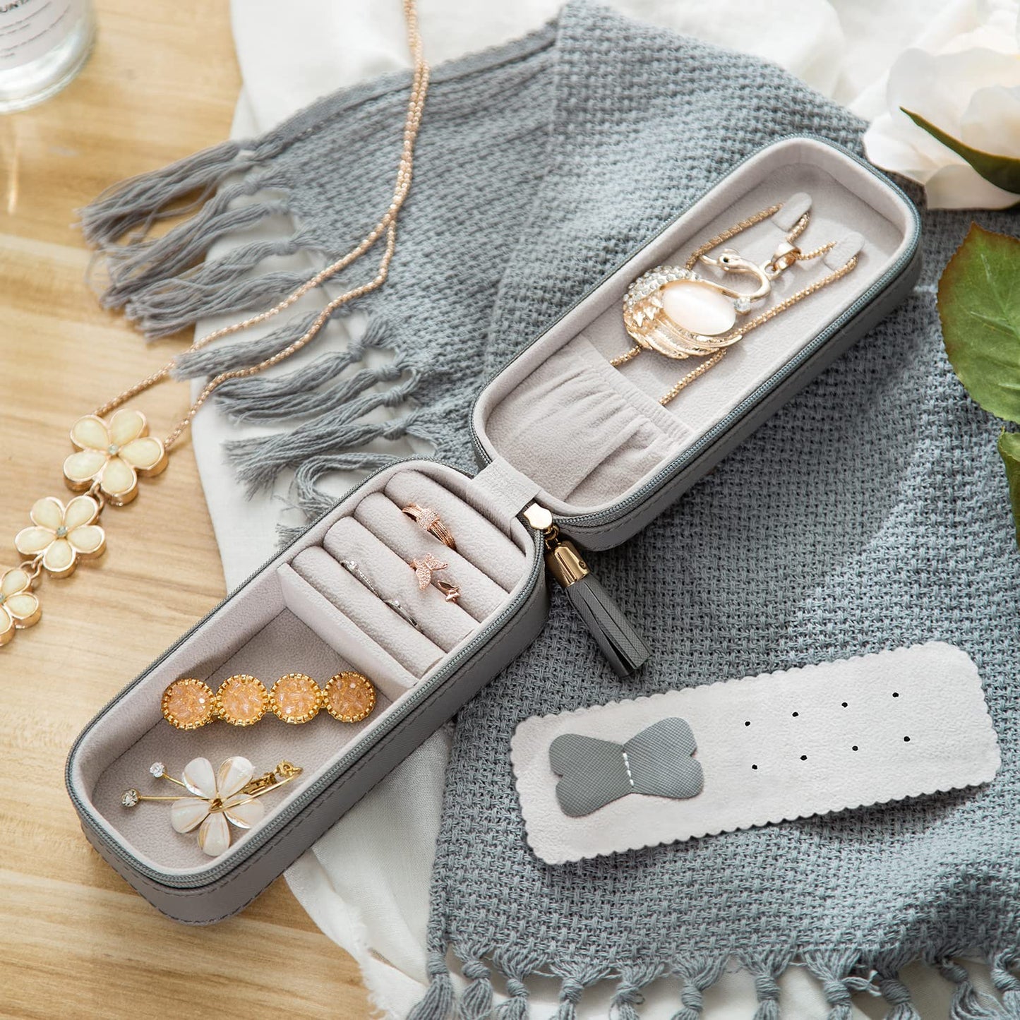 BONNY DODO Small Travel Jewelry Organizers Box for women with PU Leather Portable Mini Jewelry Case with compartments for Necklace Rings Earrings,Luxury Giftable boxes. (Gray, S)