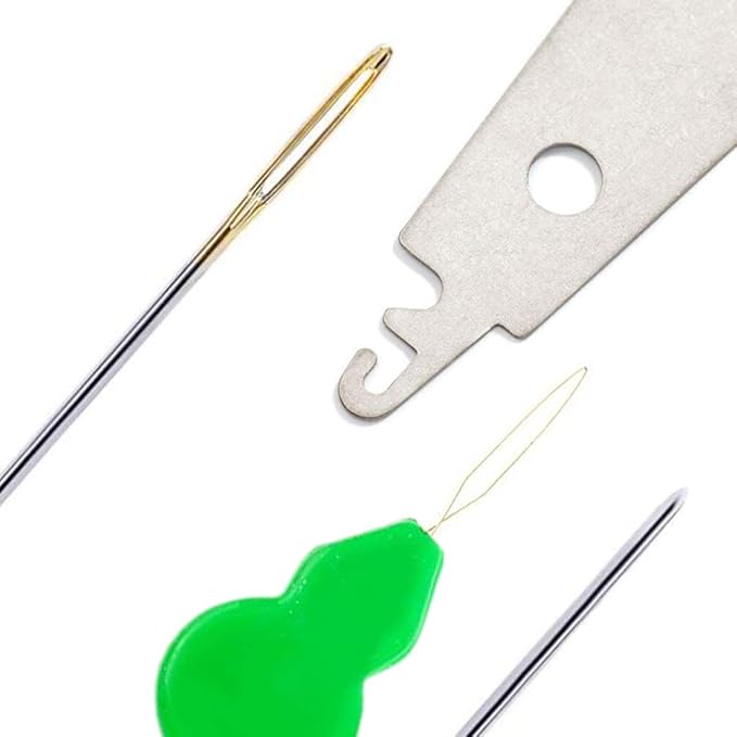 100pcs Cross Stitch Needles +2 Needle Threader Golden Color Large Eyes Cross Stitch DIY Embroidery Hand Needles Sewing Needles in Transparent Box (28#)