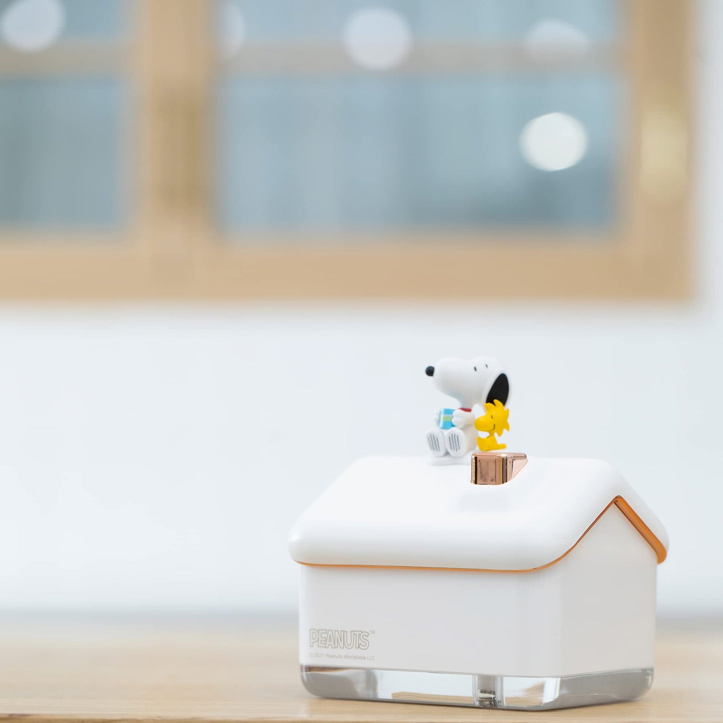 Snoopy Mood Light & Humidifier - Mini Desk Lamp, Rainbow Color, 300ml (10oz), Sprays 50ml (1.7oz) per Hour, 5 Modes, Beige [OFFICIAL LICENSE]