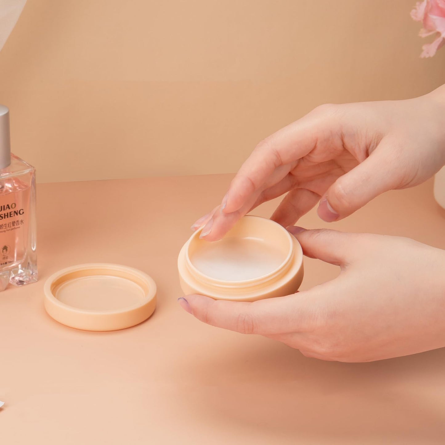 Gemice Travel Containers for Toiletries, Magnetic Travel Containers, TSA Approved Cream Jars with Toiletry Bag, Leak-proof Small 1oz Capsules Set with Multiple Labels for Organization (4 Pack)