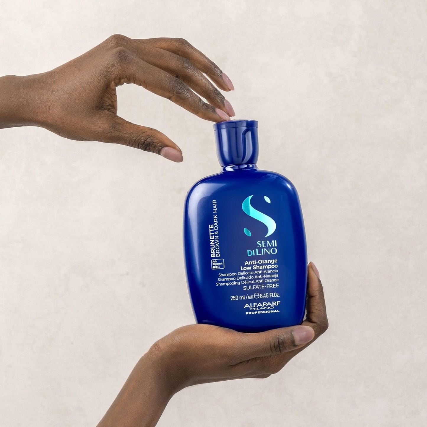 Alfaparf Milano Semi Di Lino Anti Orange Blue Shampoo for Brown, Chestnut & Dark Hair - Sulfate Free Brunette Shampoo - Removes Brass & Unwanted Tones (8.45oz / 250ml)