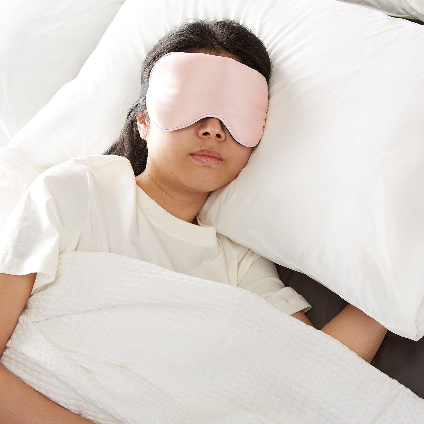 Amazon Basics Genuine Natural Mulberry Silk Curved Sleep Eye Mask with Adjustable Strap, One Size, Pink