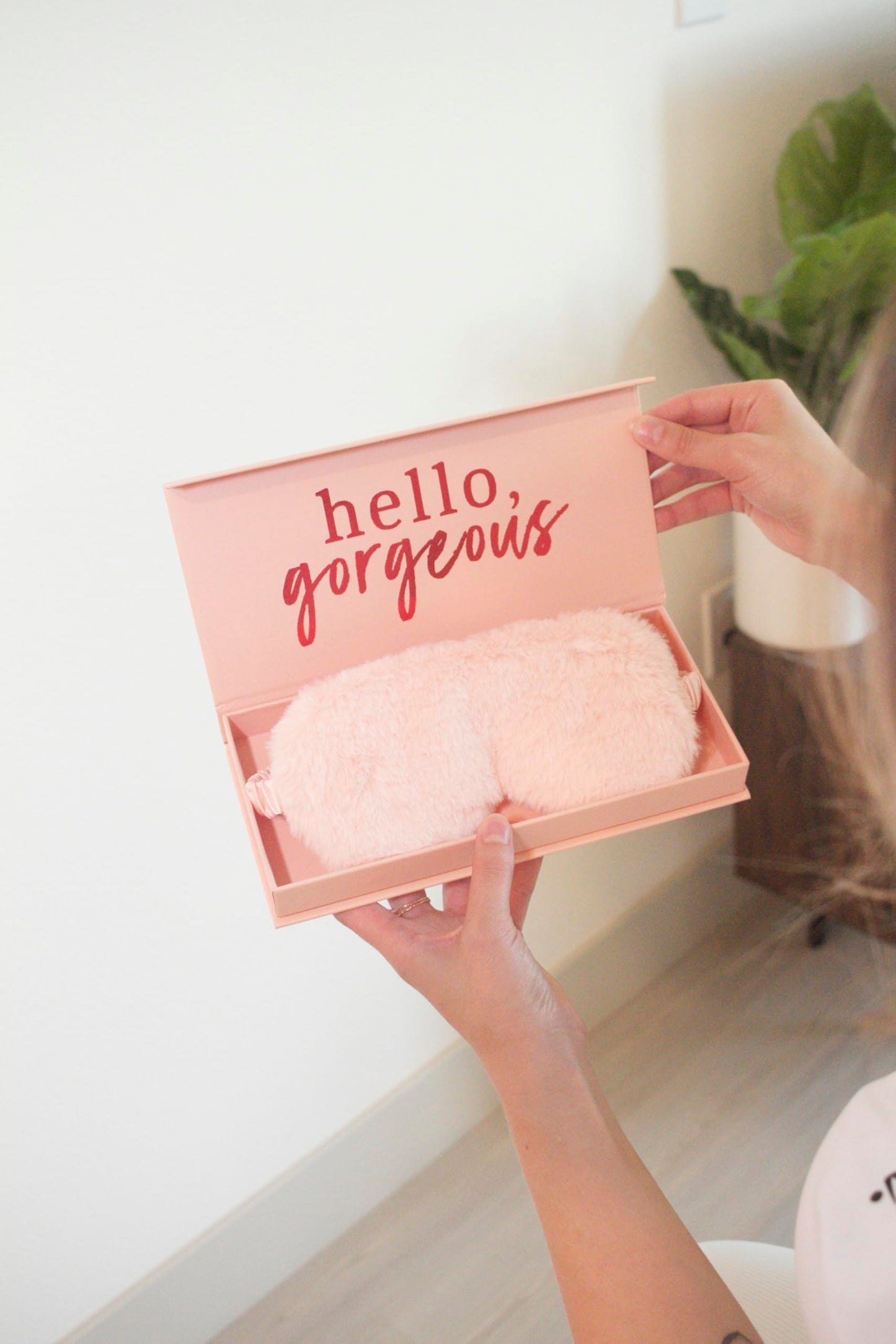 Know Your Worth 100% Mulberry Silk Sleep Eye Mask + Luxury Gift Box - Soft Faux Fur on One Side, Silk on Other - 100% Blackout - Best Gift for Her