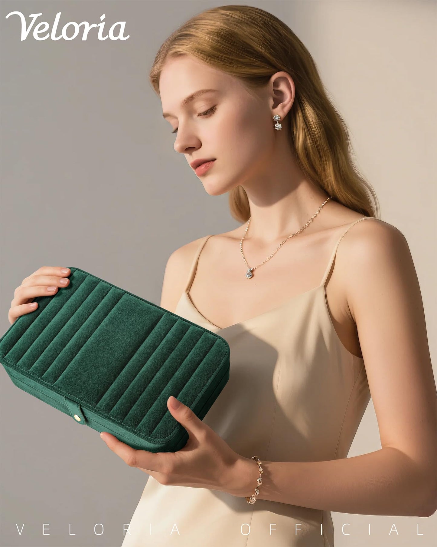 VELORIA Jewelry Box, Premium Velvet Travel Jewelry Organizers & Storage, Dust-Proof, Scratch-Resistant Jewelry Box for Necklace Bracelet Bangle, Portable Luxury Gift for Women & Girls (Emerald green)