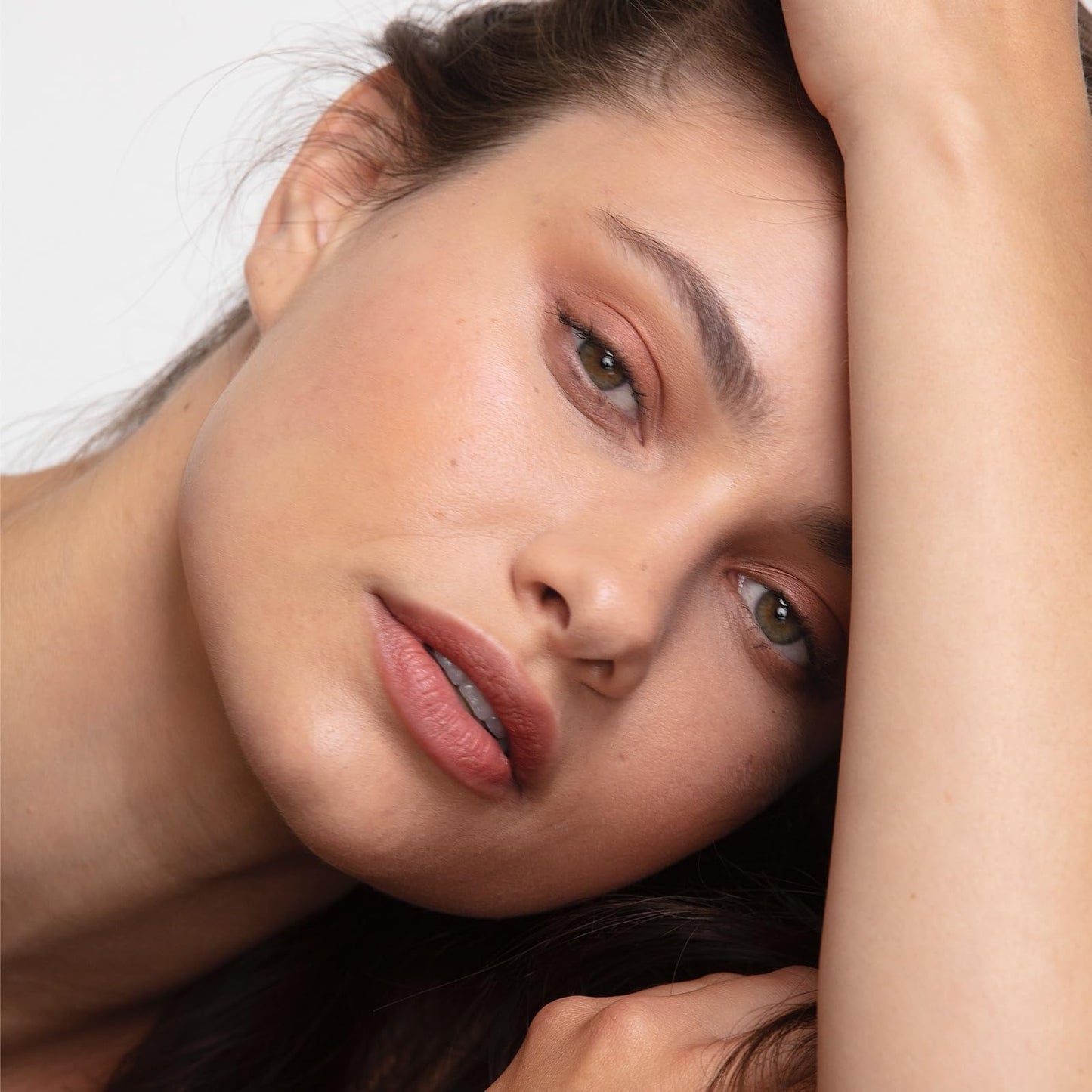 Smashbox Halo Healthy Glow All-In-One Tinted Moisturizer SPF 25 | Hydrating, Long Wearing, Tinted Moisturizer with SPF | Hyaluronic Acid, Mini, 0.41 Fl Oz, Light Neutral