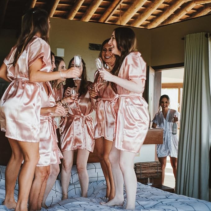 Bridesmaid Proposal Gifts Letter Cosmetic makeup bag bulk for Wedding Party Favors Bachelorette party decorations Toiletry Organizer Bag Makeup Case Gift (8, Gold)