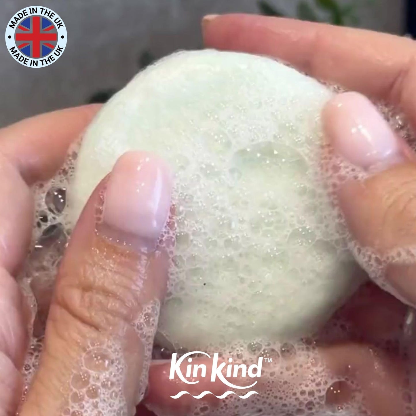 KinKind NOURISH me Travel Shampoo and Conditioner Bars. Up to 50 washes. This travel and gift set contains a soap tin for each bar. No leakage, less space, less weight.