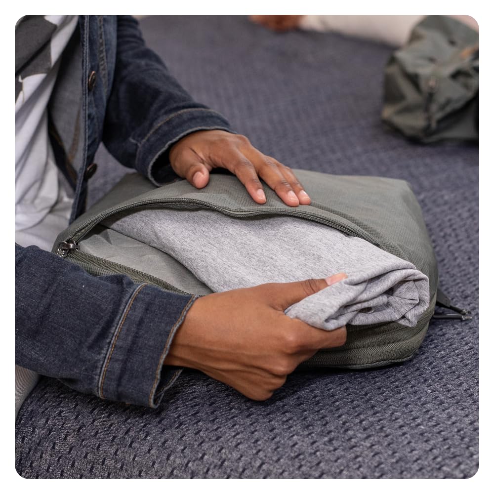 Peak Design Ultralight Mesh Packing Cube, Charcoal, Stretchy Mesh Luggage Cube with Strap Attachment Points and Luggage Pass Throughs, Zipper Opening, Travel Organizer for Men and Women, Size M