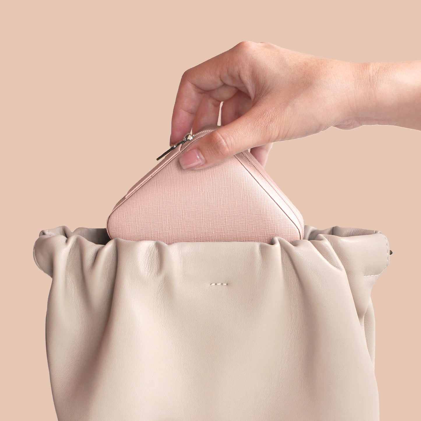 Travel Jewelry Case Small Jewelry Box Mini Travel Essentials for Women, Travel Jewelry Organizer, Bridesmaid Gifts Bridesmaid Proposal Gifts for Women Her, Travel Accessories to Store(1pc pink peach)