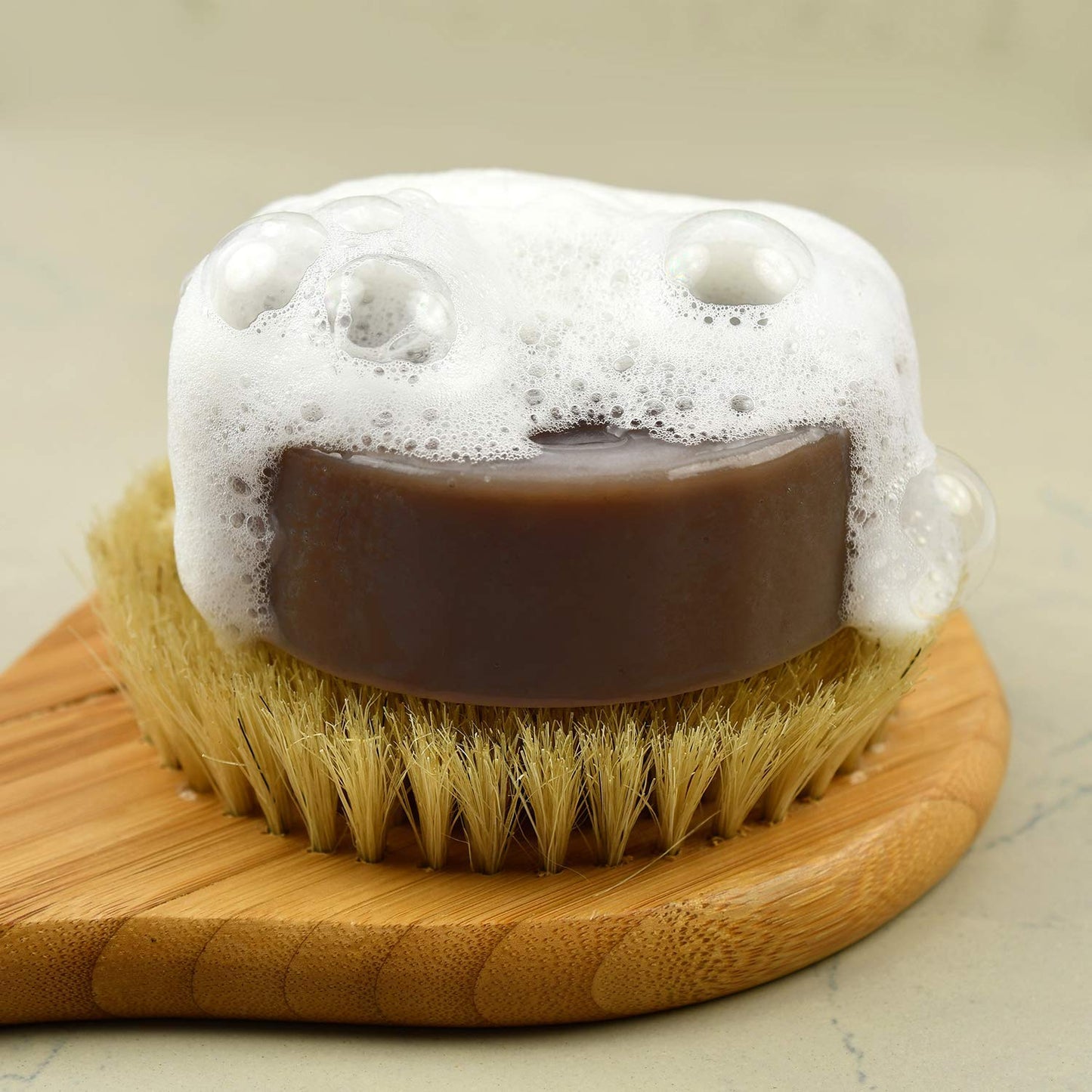 Seattle Sundries Lavender & Honey Soap Bar for Women & Men, 1 (4oz) All Natural Body Bar Soap in a Retro Aesthetic Tin, Fun Bee Themed Gift Idea