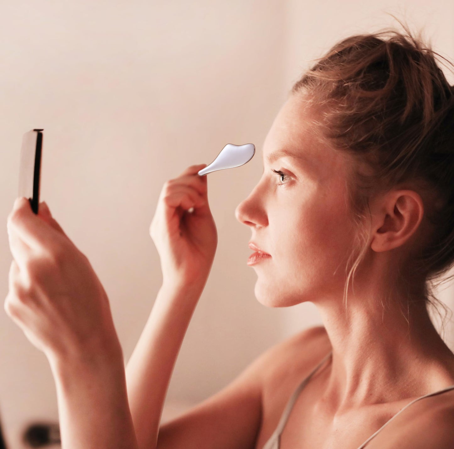 BLISLIFE Mini Eye Care Stick, Facial Roller to Eliminate Eye Puffiness, Lighten Wrinkles, Gua Sha Beauty Skin Care Tool, On-The-go Facial Care Massager for Women (Zinc Alloy)