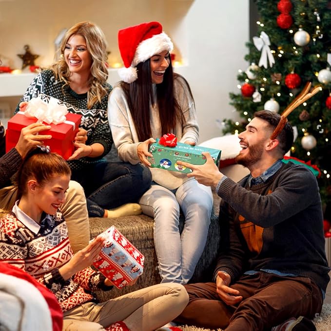 Christmas Scented Candle Set, 3 Pack Natural Soy Candles, 2.5 oz Apple Cinnamon, Cedar, Vanilla Cake, 15-20 Hour Burn Time, Holiday Gift Set for Home Decor Stress Relief and Aromatherapy