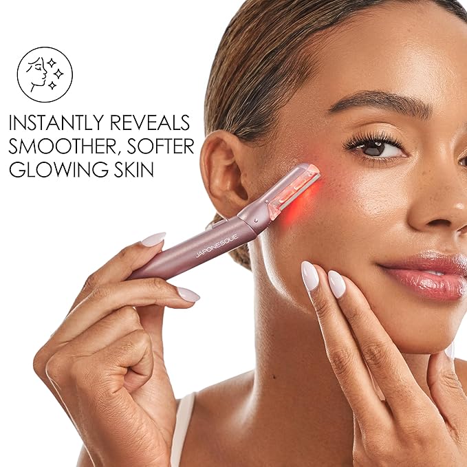 JAPONESQUE SKINTherapy LumeBlade Facial Dermaplane Razor with Soothing, Red Light Therapy at the Blade, Includes 2 Replacement Blades