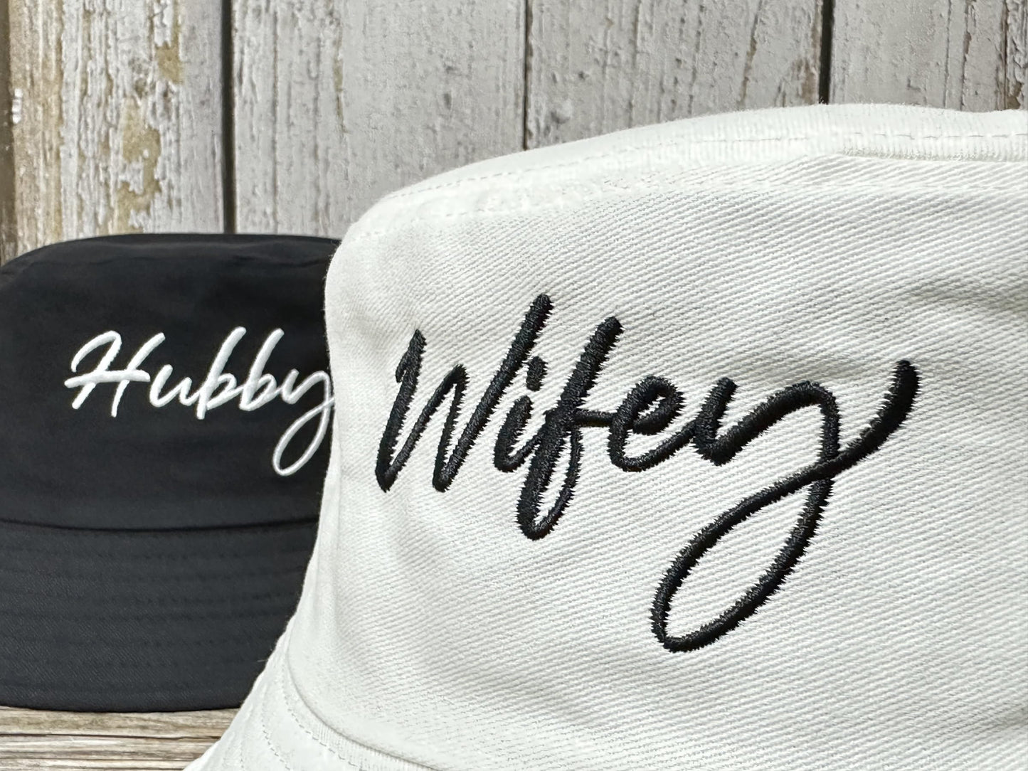 Enodtter Embroidered Hubby Wifey Bucket Hats, Black & White Summer Beach Hats for Couples Just Married, Gifts for Newlywed Honeymoon Wedding