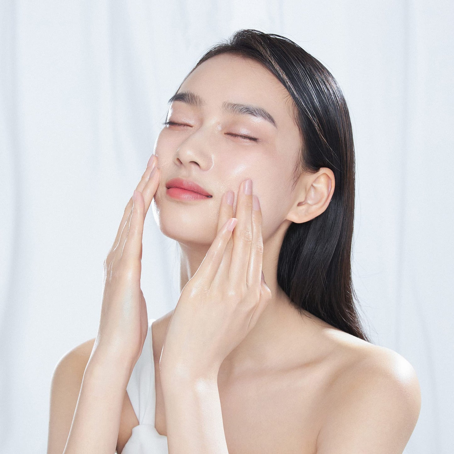 Hyaluronic Acid & Niacinamide Serum – Deep Hydration & Brightening for Face – Anti-Aging, Wrinkle Reduction, Pore Minimizer & Skin Barrier Repair – Lightweight & Fast Absorbing – 1 fl oz