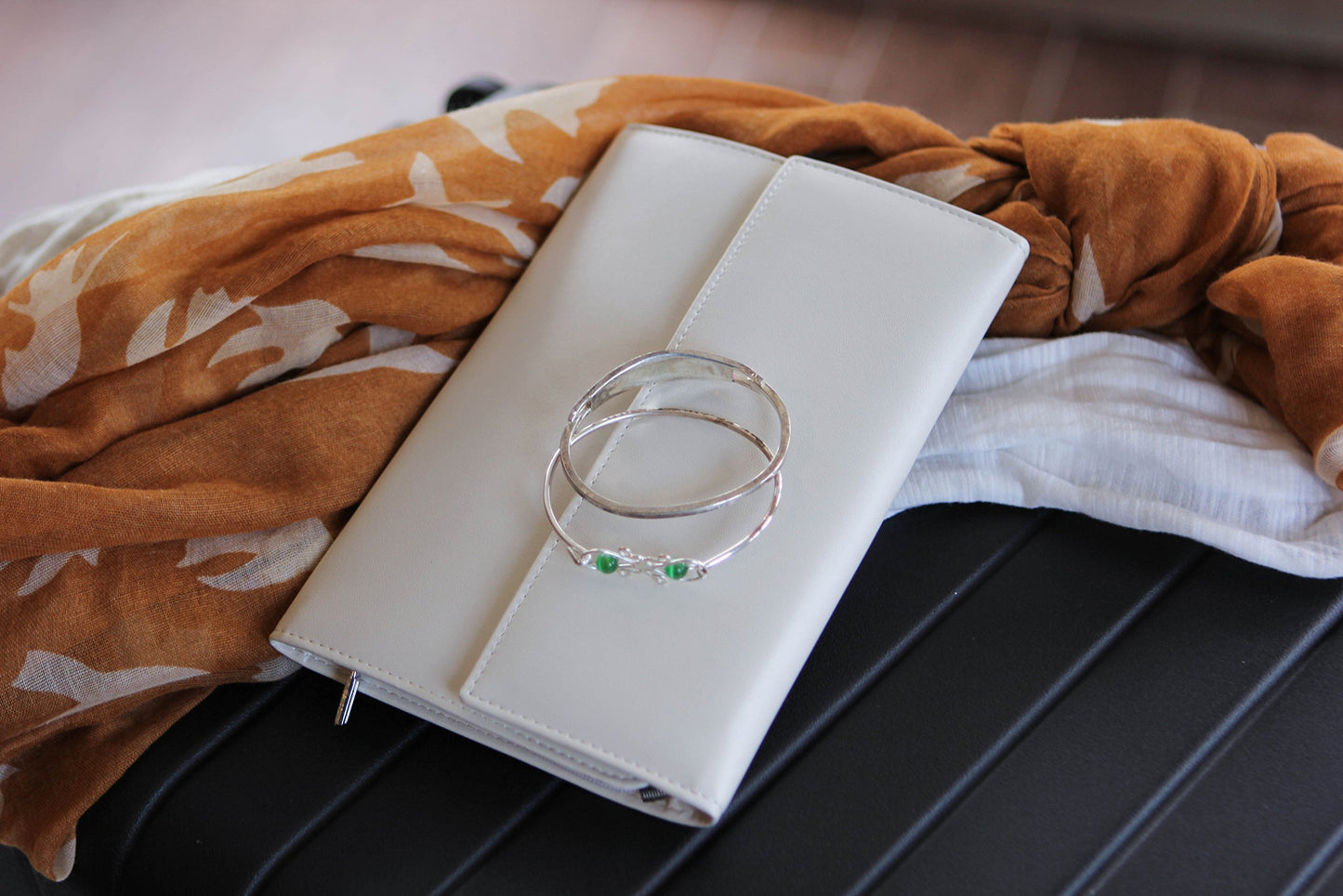 case Elegance Vegan Leather Travel Jewelry Case - Jewelry Organizer [Petite]