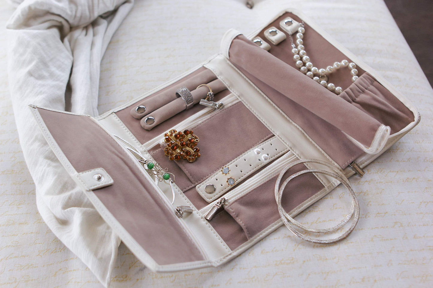 case Elegance Vegan Leather Travel Jewelry Case - Jewelry Organizer [Petite]