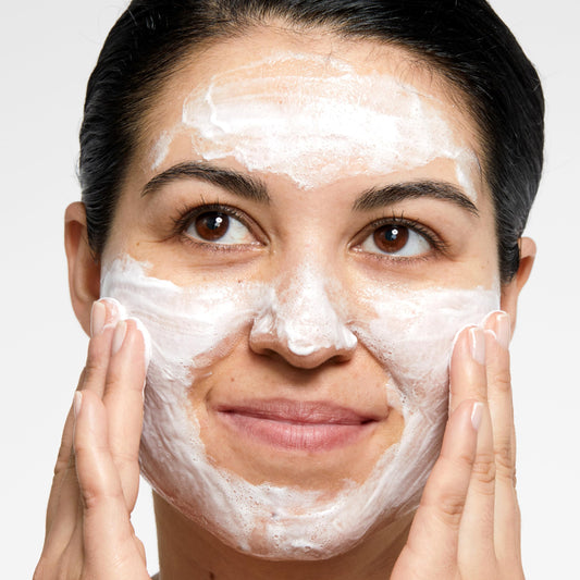 Clinique All About Clean Rinse-Off Foaming Face Wash With Hyaluronic Acid + Glycerin For Oily Skin Types | Dissolves Makeup + Sunscreen, Mini Travel Size, 1 Fl Oz