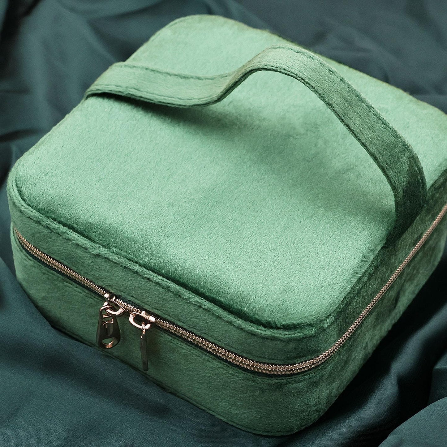 Cuifdem Travel Jewelry Case, Small Jewelry Box With Mirror, Velvet Travel Jewelry Organizer for Women, Jewelry Boxes for Women Storage Necklace Ring Earrings (Dark Green)