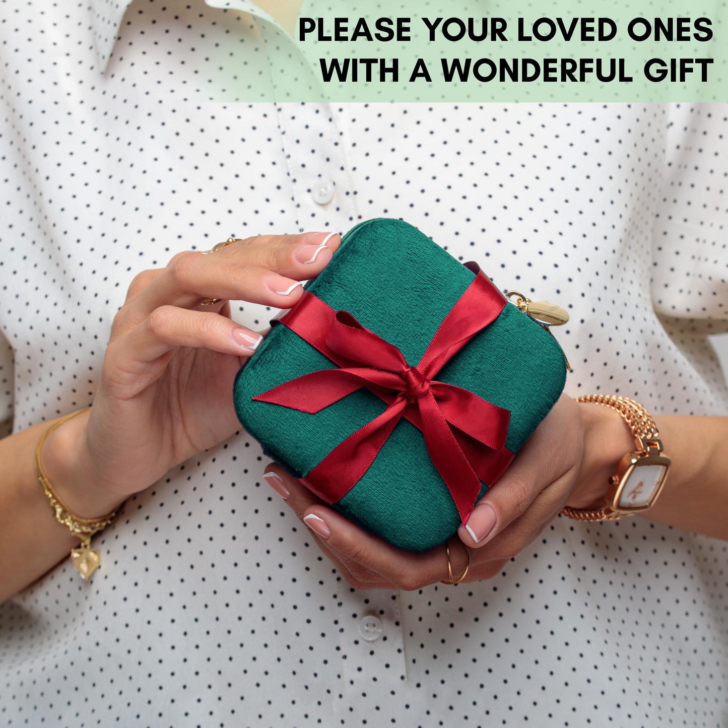 AVERASTA Luxury Velvet Jewelry Box - Travel Jewelry Box - Travel Jewelry Case Organizer with Mirror - Gifts for Women, Mom, Wife, Girlfriend, Her – Emerald Green