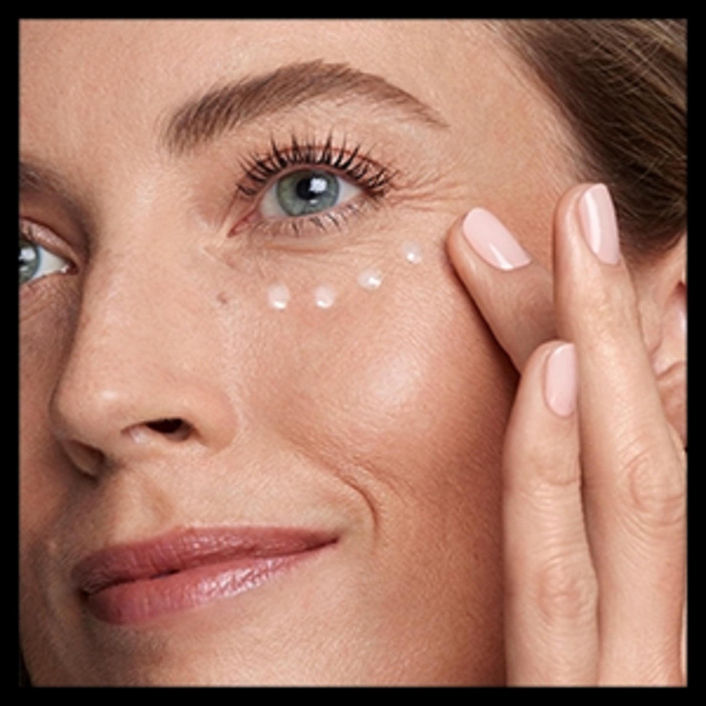 COVERGIRL Simply Ageless Blurring Serum, Anti Wrinkle, Face Serum, 1 Pack,Skin Tightening, Reduces Fine Lines, Formulated with Vitamin A & E, Argan Oil, Coconut Oil