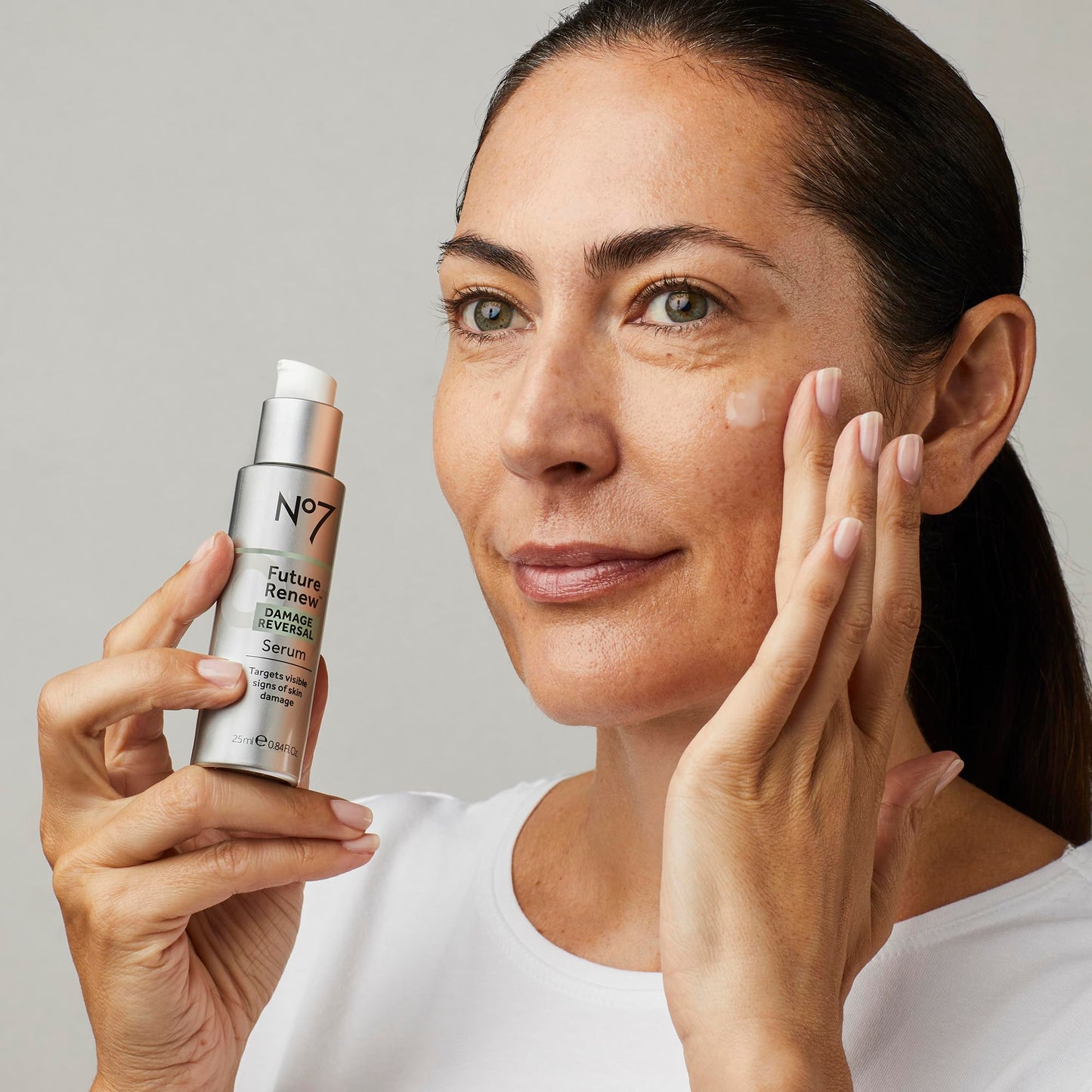 No7 Future Renew Damage Reversal Serum Duo - Anti-Aging Face Serum for Glowing Skin - Hyaluronic Acid + Niacinamide for Skin Damage Reversal - Includes 1 Regular + 1 Travel Size (0.33 & 0.84 oz)