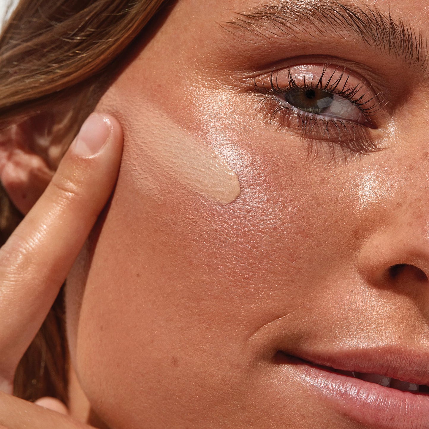 Saie Mini Sunvisor Broad Spectrum Face Sunscreen Moisturizer SPF 35 - Hydrating Daily Sunscreen with 100% Sheer Mineral Zinc Oxide, Hyaluronic Acid + Vitamin C for Radiant, Dewy Skin (0.5 fl oz)