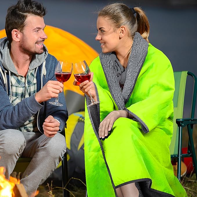 Tirrinia Waterproof Outdoor Blanket with Sherpa Lining, Windproof Triple Layers Warm Comfy Foldable for Camping Stadium, Beach, Picnic, Grass, Concerts, Car, Dog, 51''X 59'' & 59''X 80''